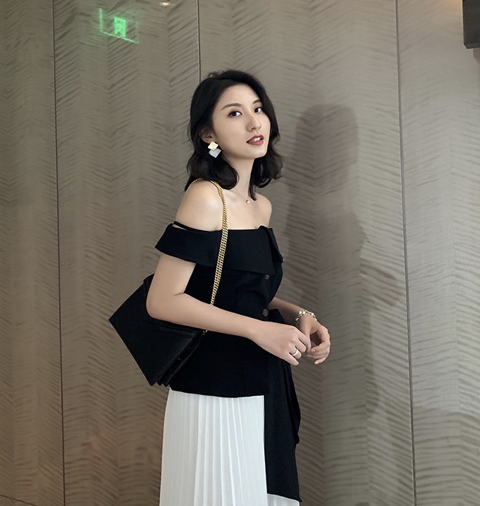 ÁO 2 DÂY BẸT VAI TÀ ÁO LỆCH