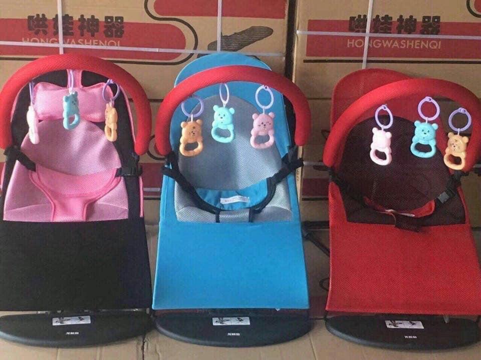 Ghế rung cho bé có đồ chơi