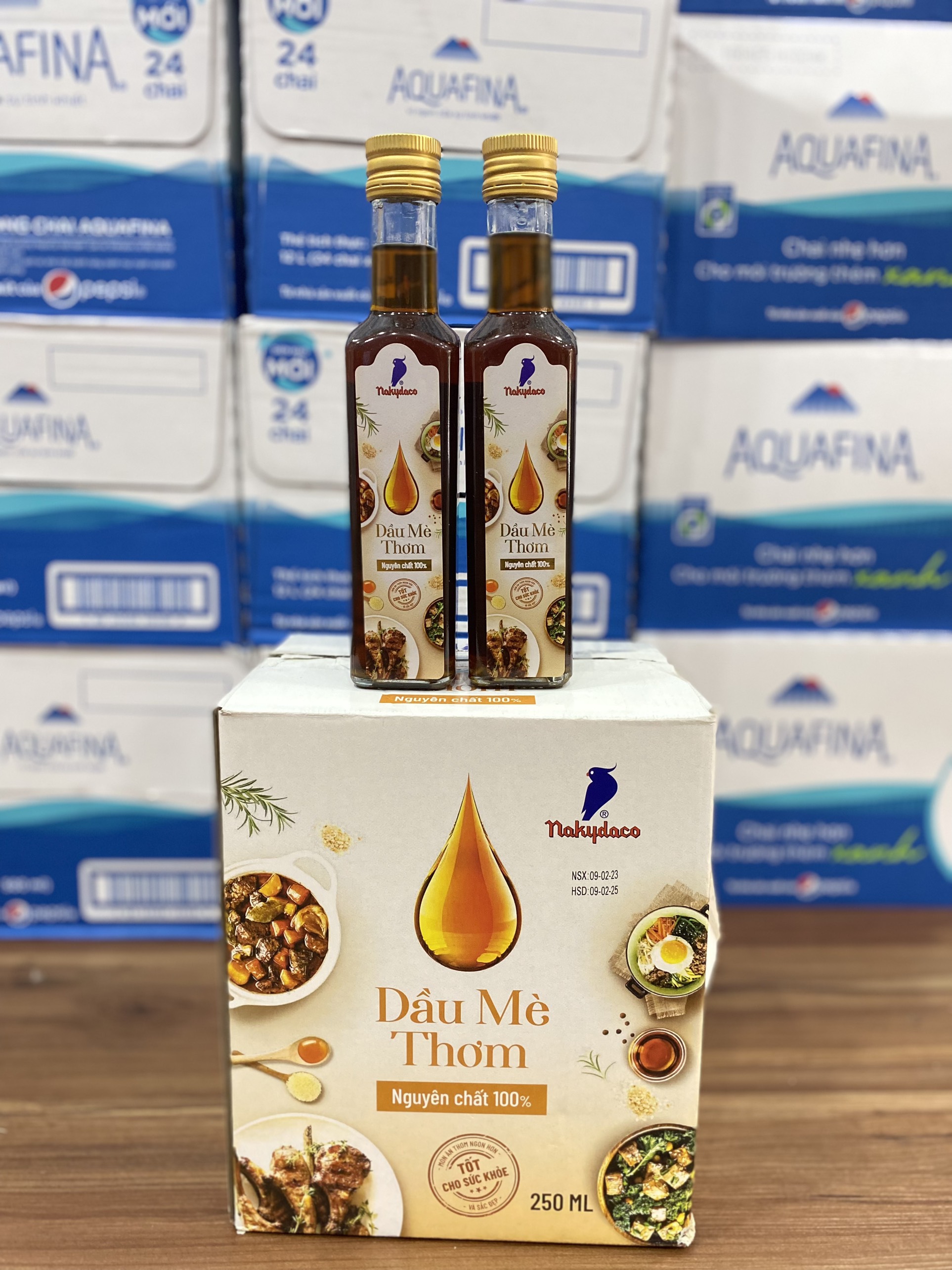 Dầu mè thơm Con Két Nakydaco chai 250ml