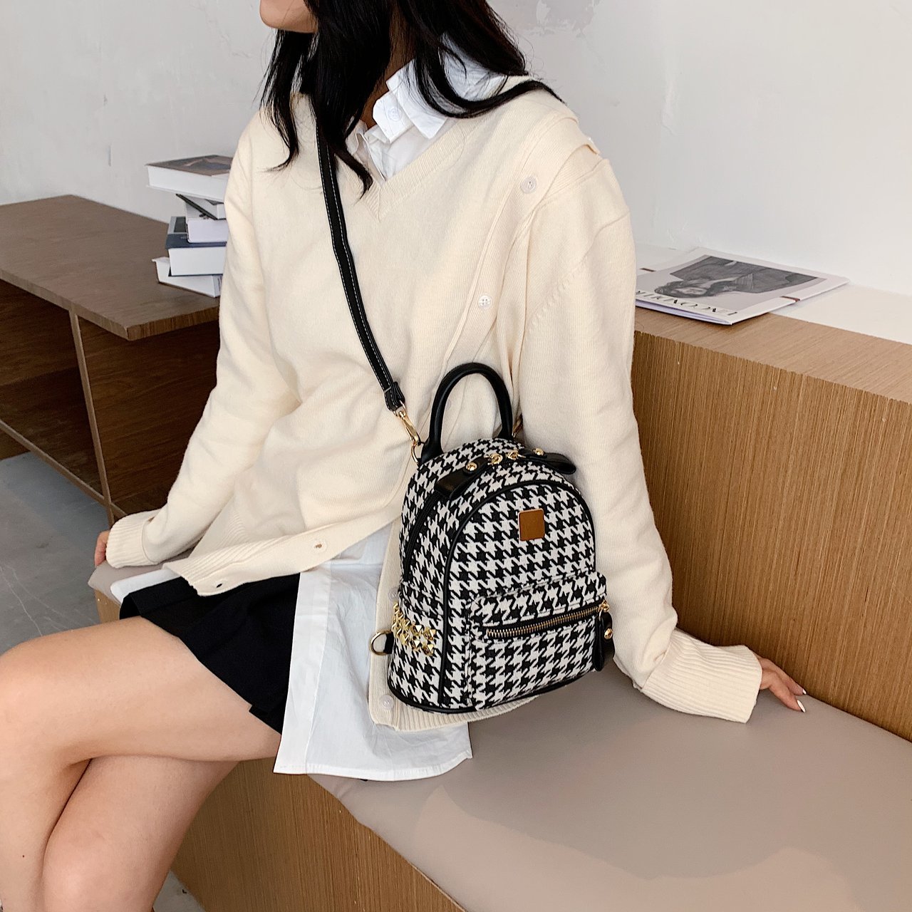 Balo mini kẻ thiết kế đinh tán - B108