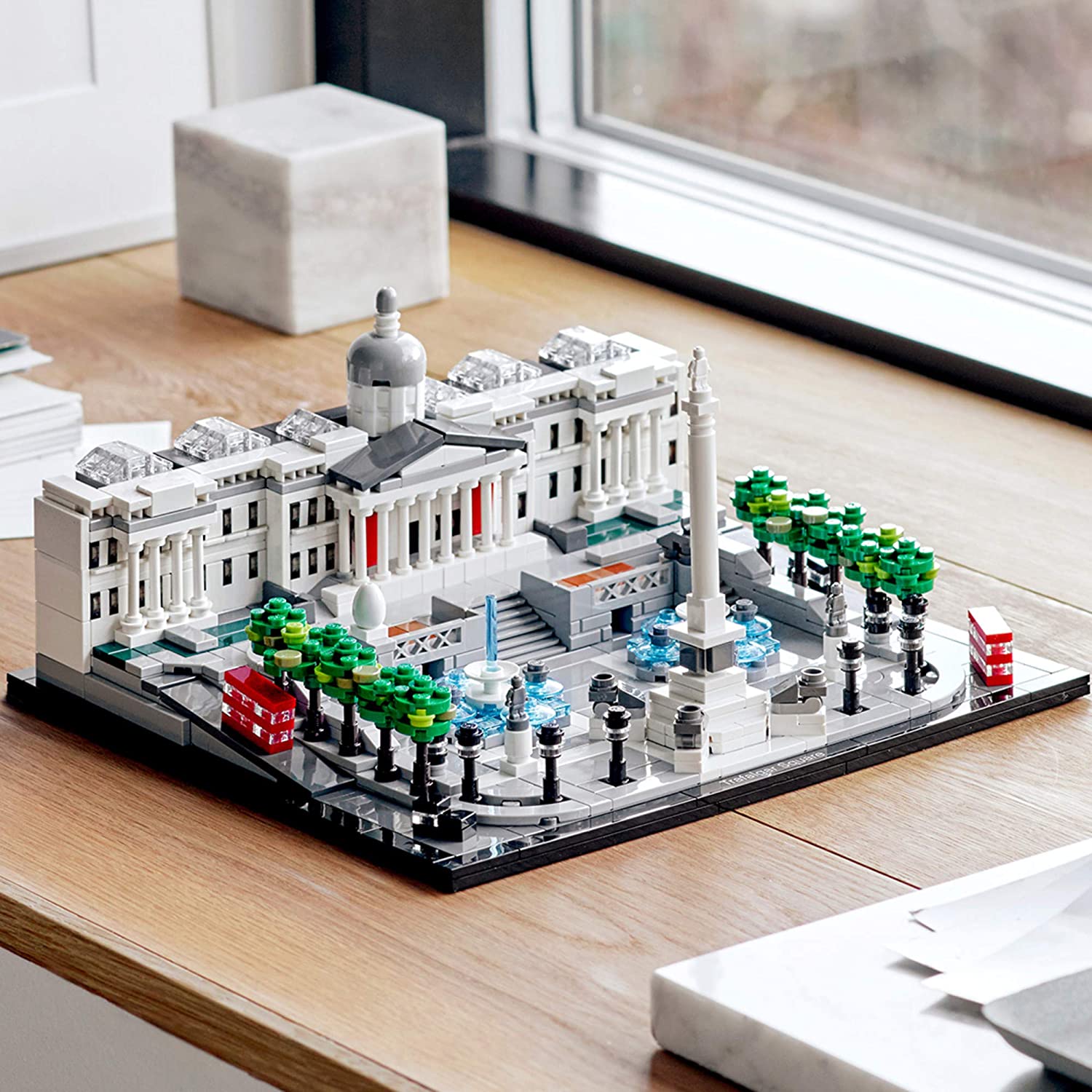 Bộ đồ chơi LEGO Architecture 21045 Trafalgar Square Building (1197 mảnh)