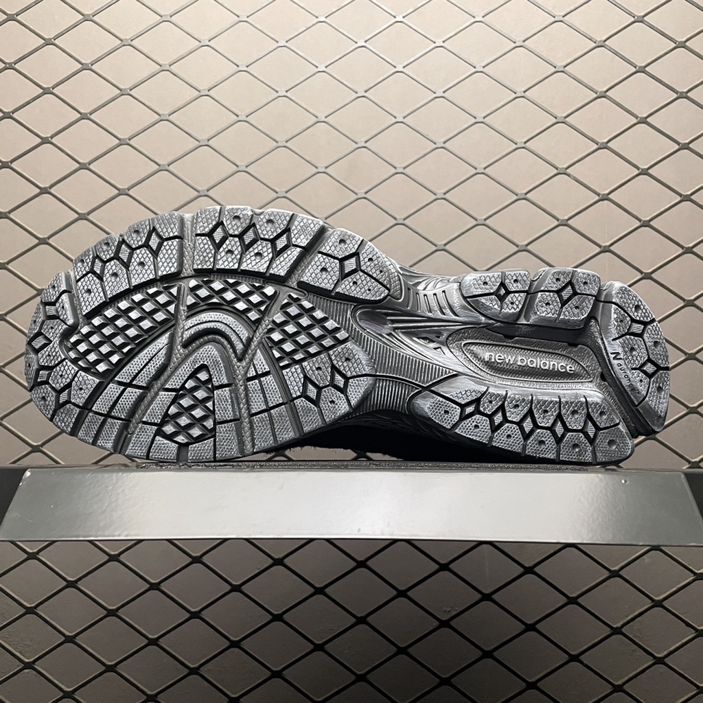 New_Balance_ 2002R Refined Future Phantom black running shoes M2002RDB