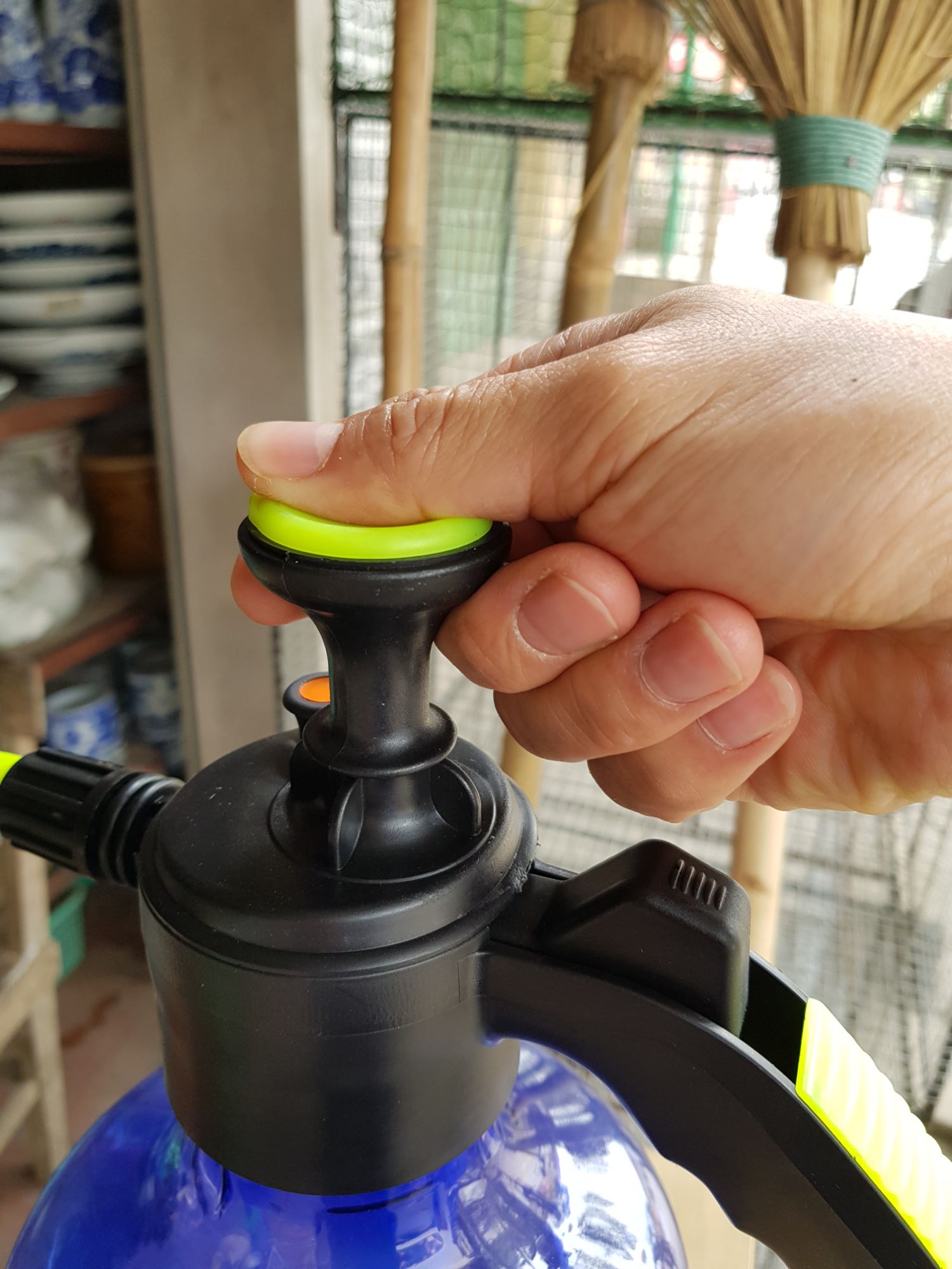 Bình xịt tưới cây nén khí 3 lít