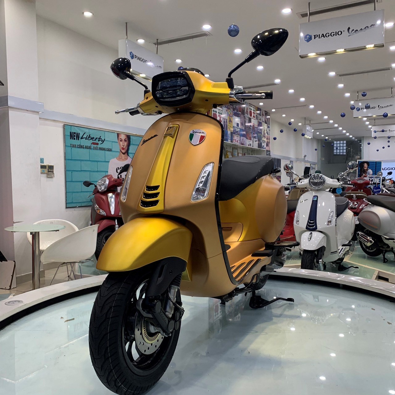 Gác chân Vespa Sprint/Primavera