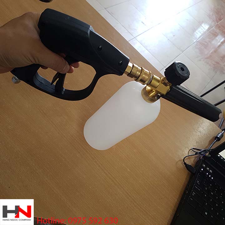 Bộ dụng cụ rửa xe và bình bọt tuyết
