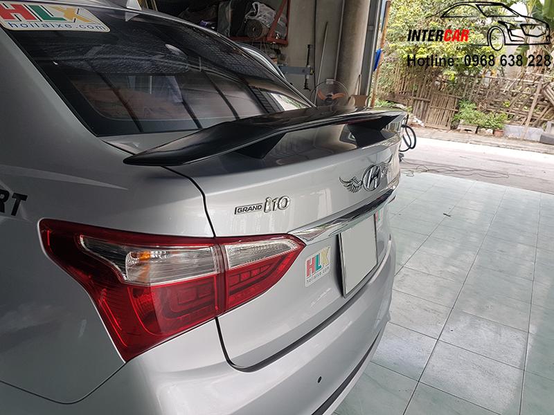 Độ đuôi gió có đèn cho xe Huyndai i10 mộc