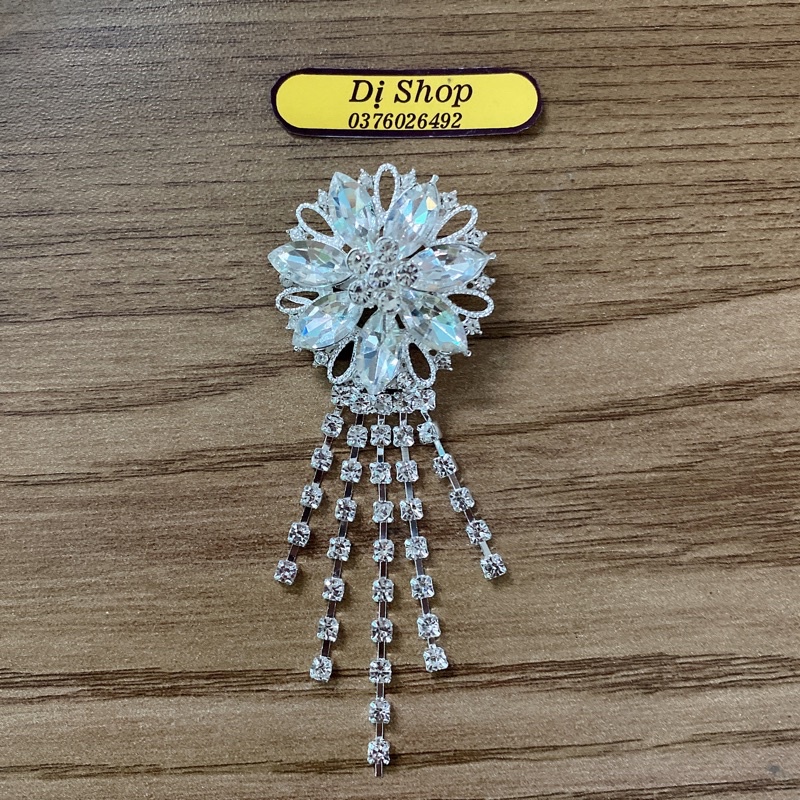 TAG CÀI HOA ĐÁ 3cm có râu dài ( có ghim cài)