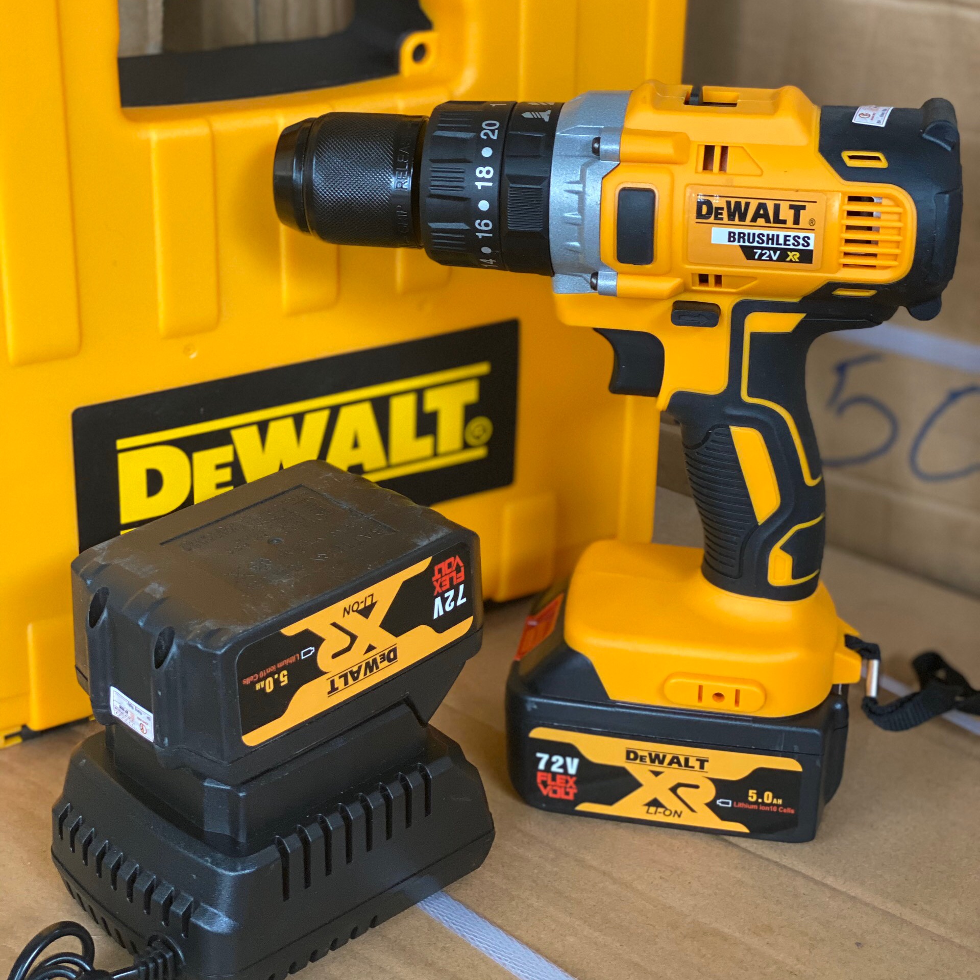 Máy khoan pin DEWALT 72V PIN 10 cells