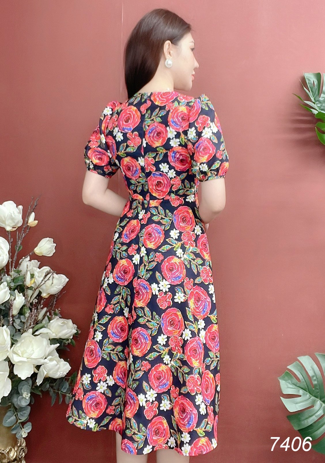 Đầm EMY EM7406 Xoè Hoa Cổ Tròn