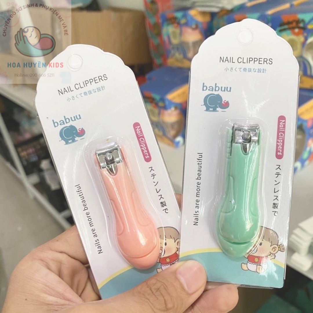 Bấm móng tay cho bé Babuu xuất Nhật