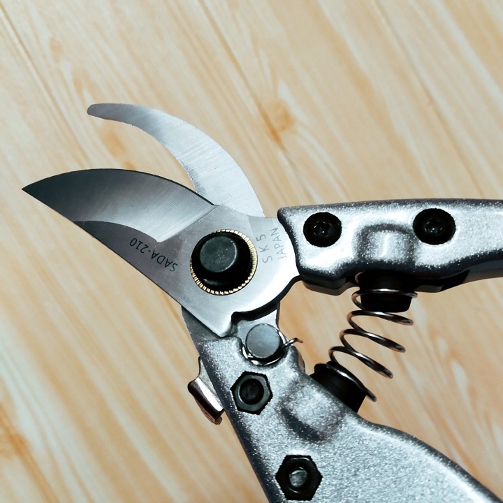 Kéo cắt cành làm vườn SaDa 210mm