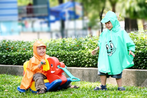 Áo mưa cánh dơi cho bé từ 3-4 tuổi ( 1 - 1.1m)