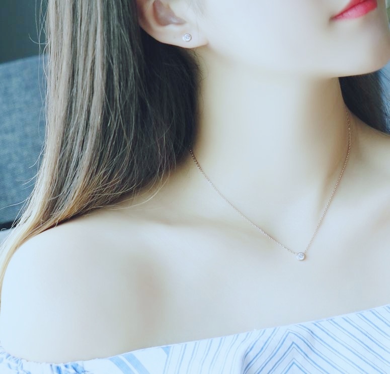 DÂY CHUYỀN TITAN ĐÁ TRÒN NHỎ MÀU TRẮNG