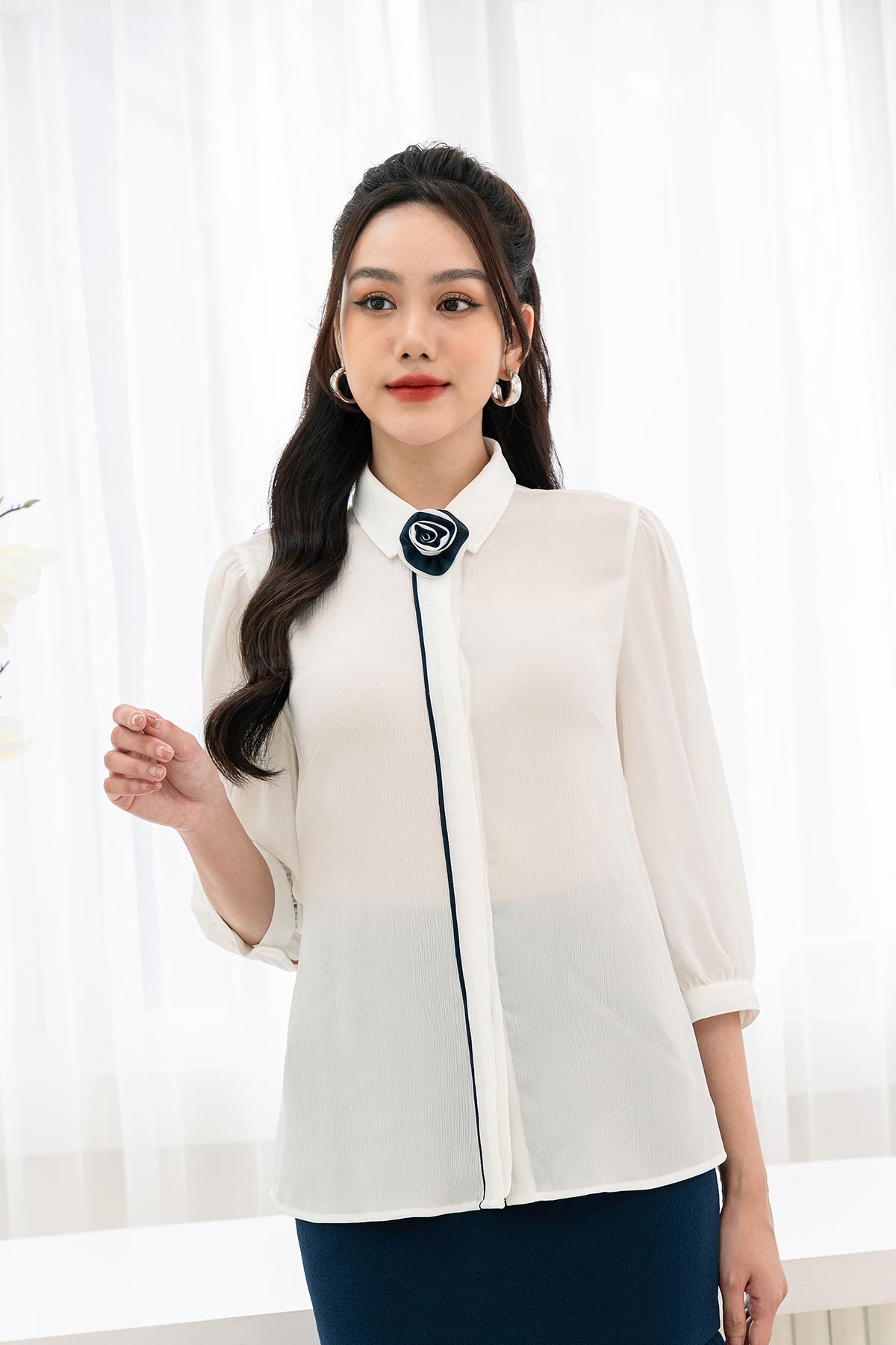 Áo sơ mi nữ cổ đức lamer lé nẹp hoa cổ l61h22q058