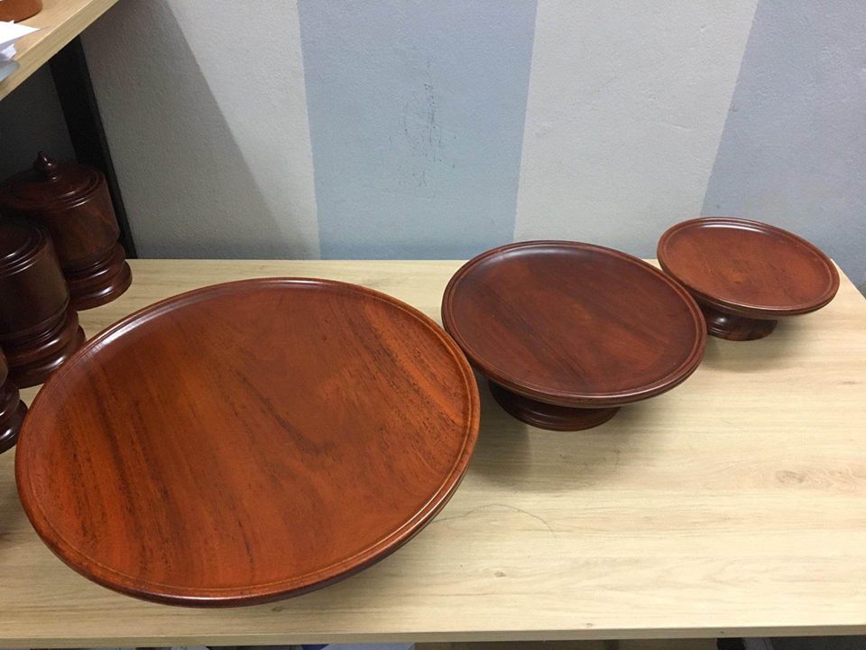 Mâm bồng gỗ hương đá (đường kính 30cm, cao 12cm)