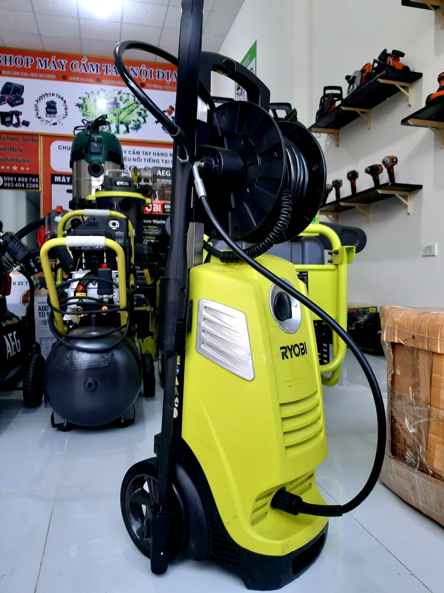 Máy Rửa Xe Ryobi 2000W