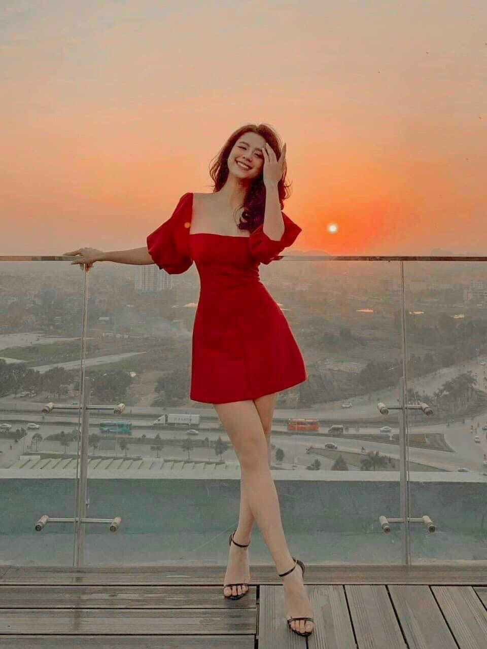 ĐẦM ĐỎ CÚP NGỰC RỚT VAI TAY PHỒNG