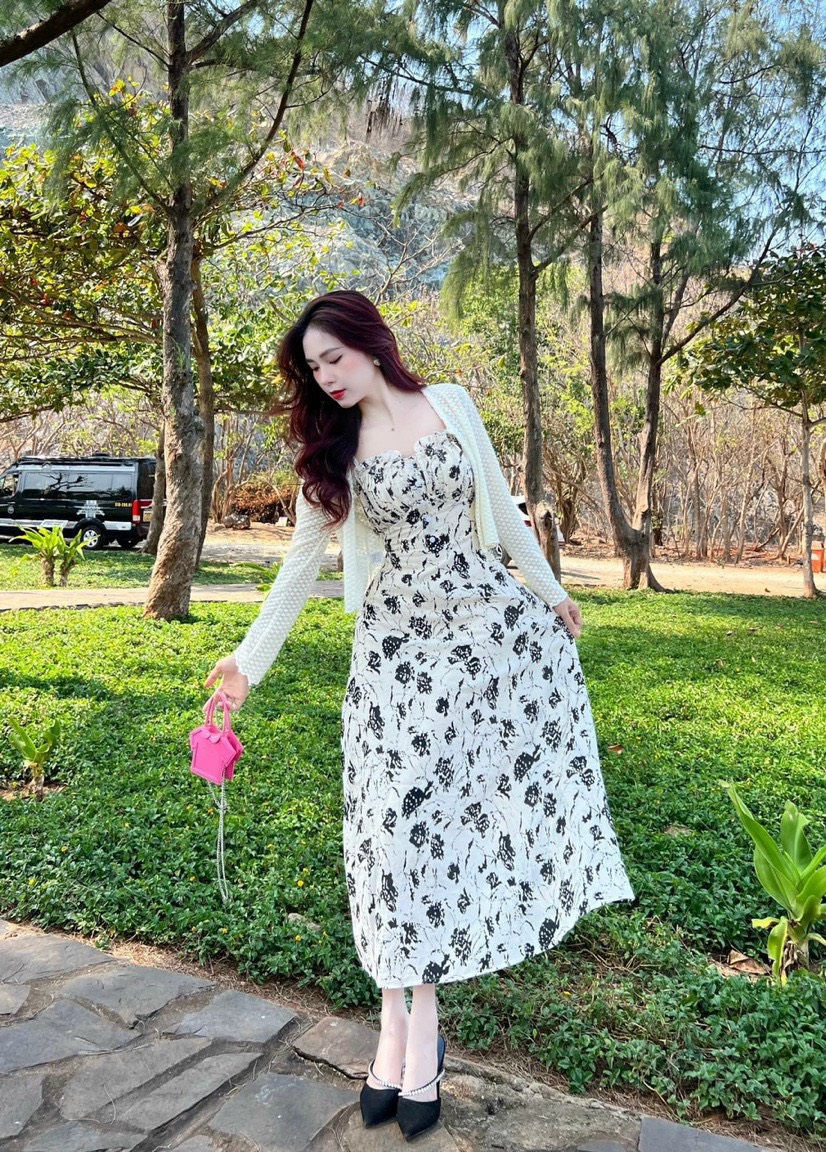 Set váy đầm hai dây babydoll hoa nhí vải lụa dáng dài maxikemf áo khoác, Set váy hoa nhí hai dây mix áo khoác dài