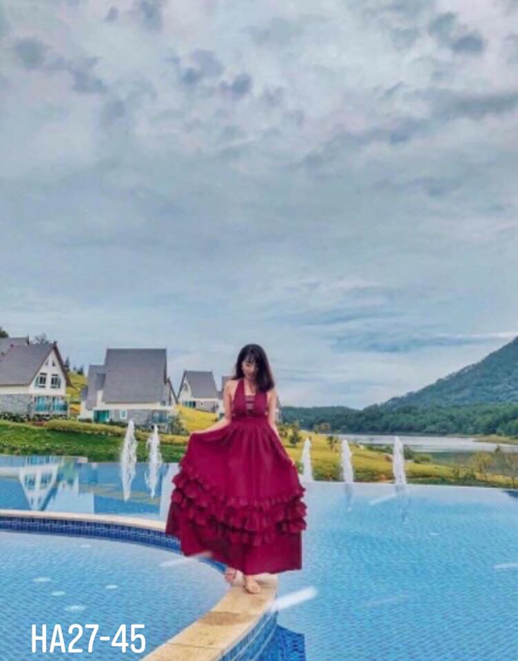 Đầm maxi cổ yếm bèo tầng đan dây lưng
