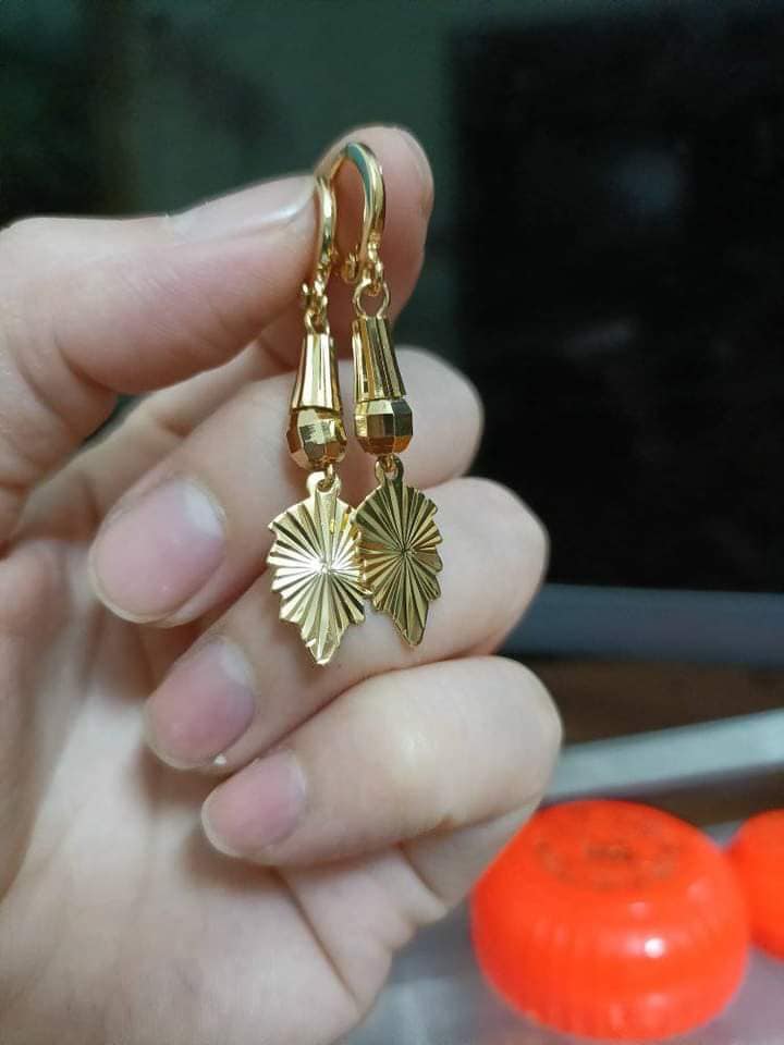 Bông tai trang sức