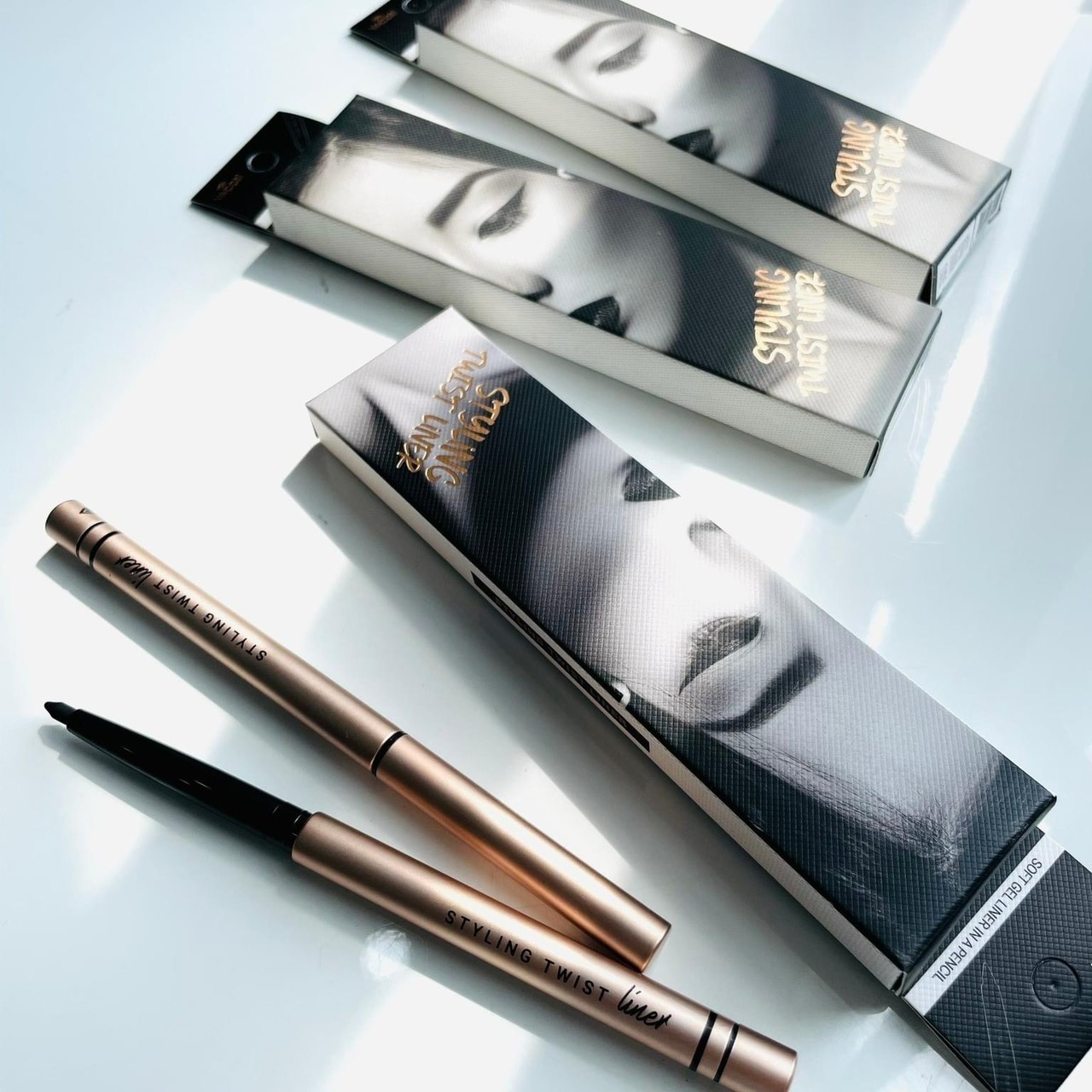 Chì Vặn Kẻ Mắt Dạng Gel Vacosi Styling Twist Liner 5ml [Bản Gold]