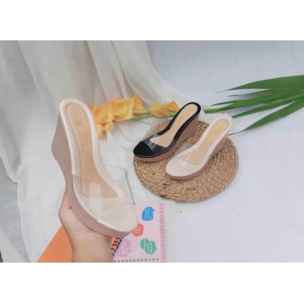 Dép guốc đế xuồng quai trong xi mờ