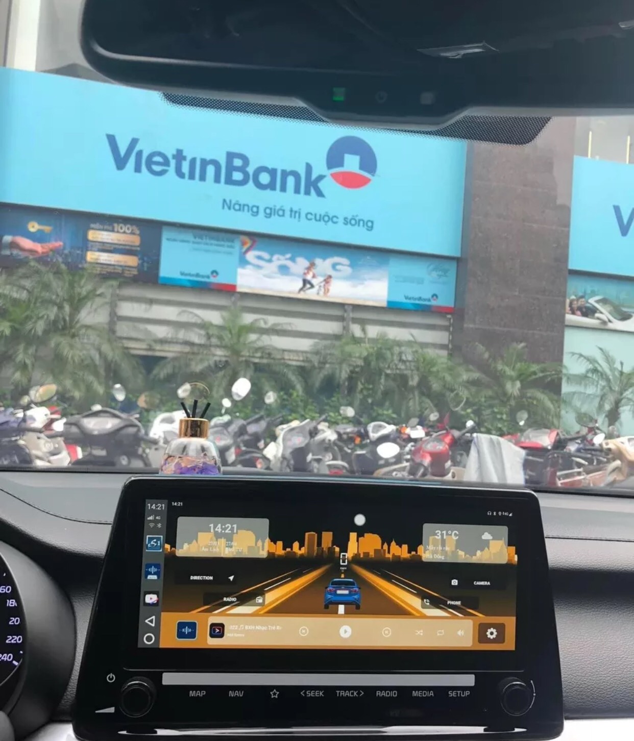 Carplay Android Box Zestech DX300 (Giao diện phong thủy, BH 5 năm, Tặng Sim 4G, Vietmap bản quyền, Kiki)