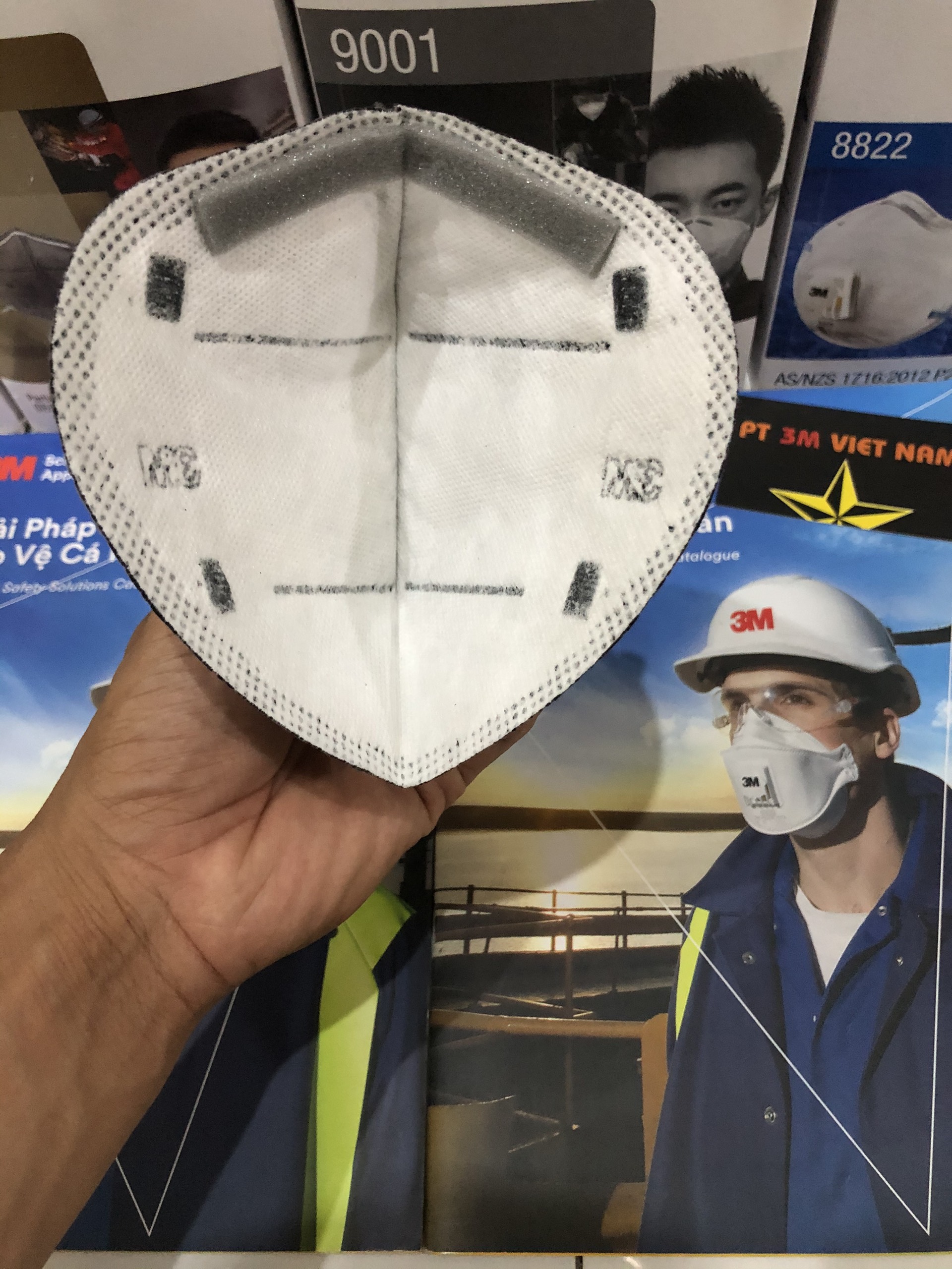 Khẩu trang 3M 9541 kháng khuẩn than hoạt tính