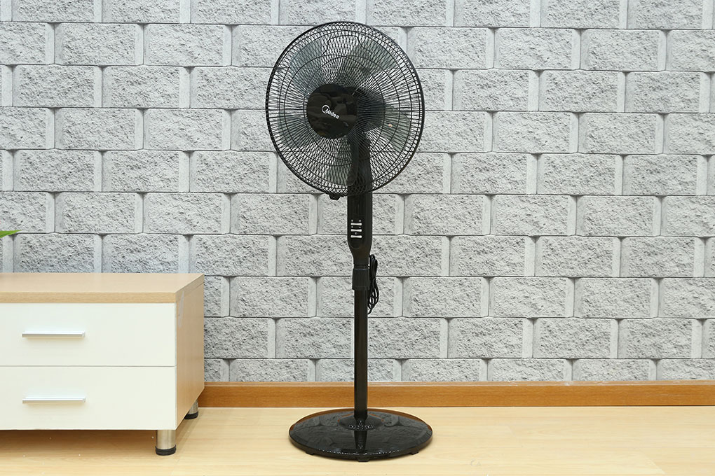 Quạt đứng midea fs40-15qr màu đen