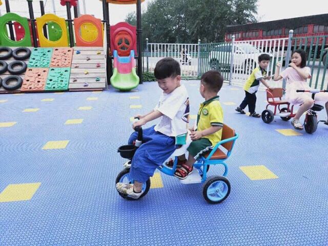 XE XÍCH LÔ, XE ĐẠP ĐÔI CHO BÉ ( ảnh thật, video thật)