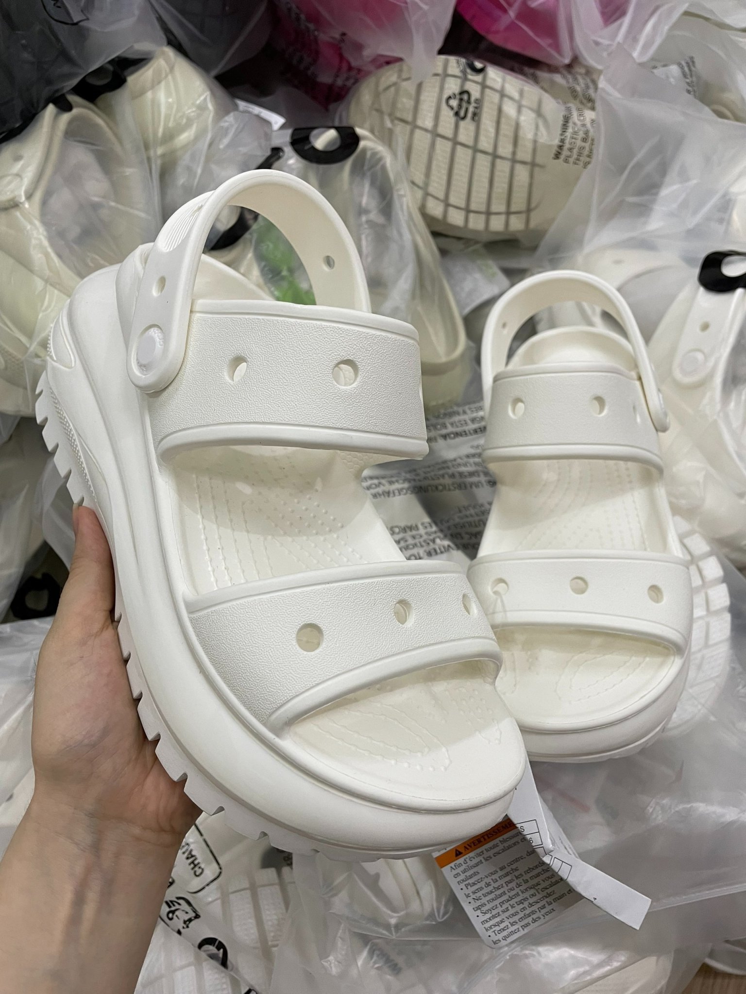 Sandal Crussh Bóng Đế Cao (tặng kèm sticker)