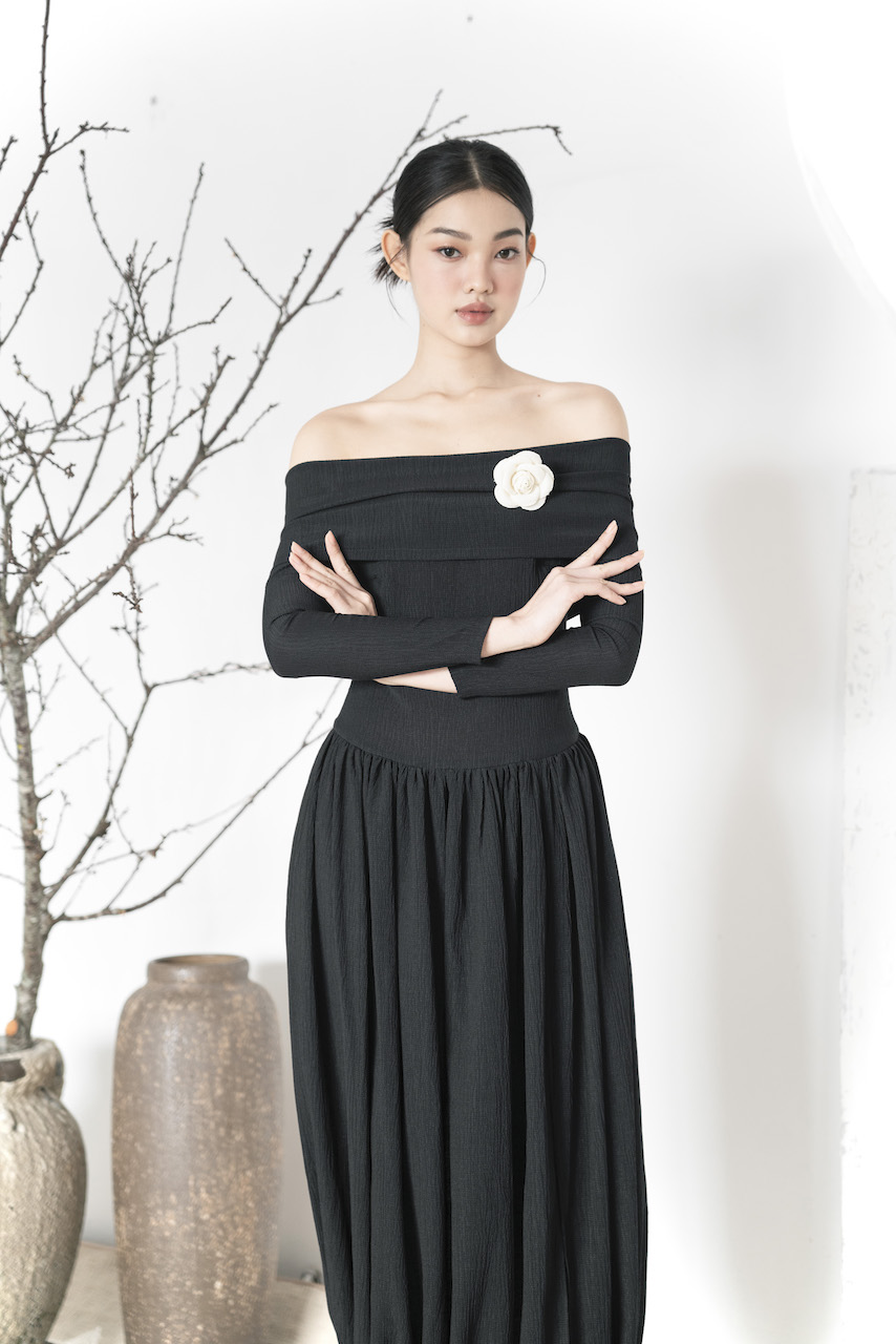 Rập - đầm tay dài trễ vai cài hoa tùng dài - celin 03