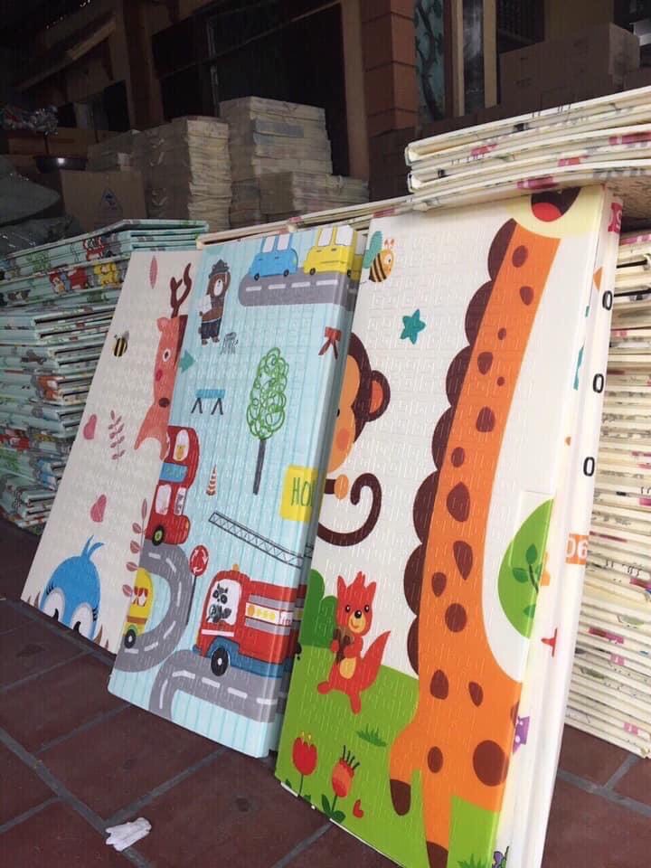 Chiếu xốp gấp dùng được 2 mặt(1m8x2m giao màu ngẫu nhiên)