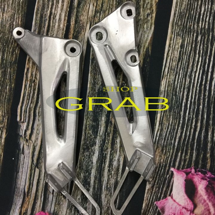 Gác chân sau - bát nhôm xe DREAM (1 đôi trái và phải )