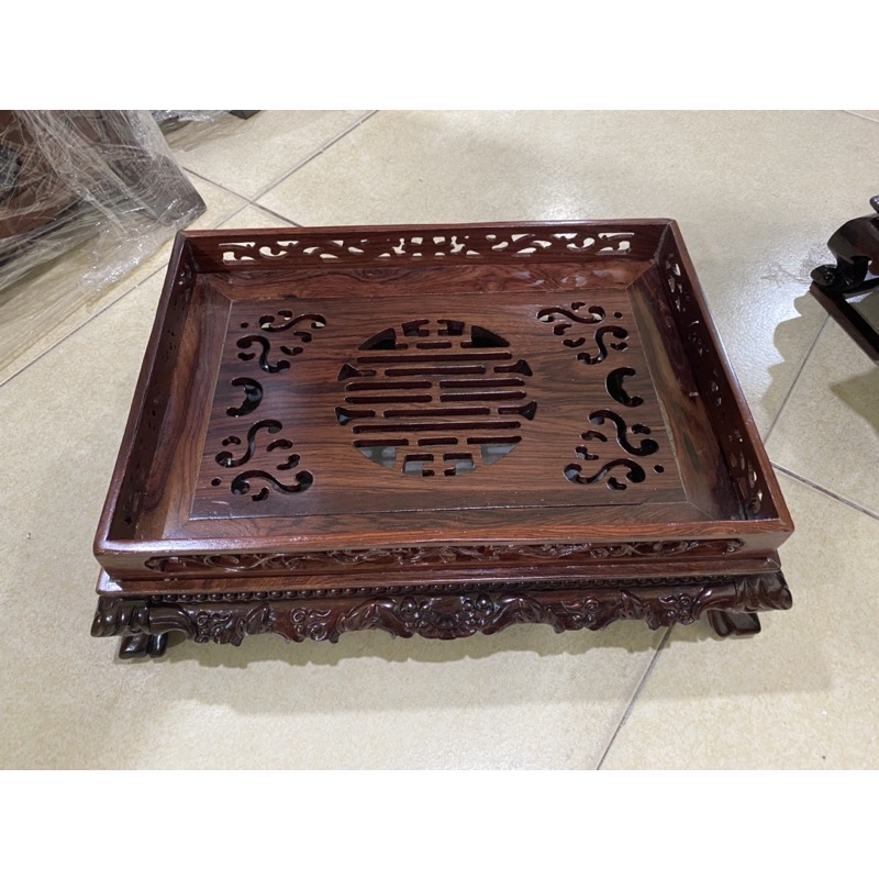 khay trà chân quỳ gỗ cẩm sang trọng