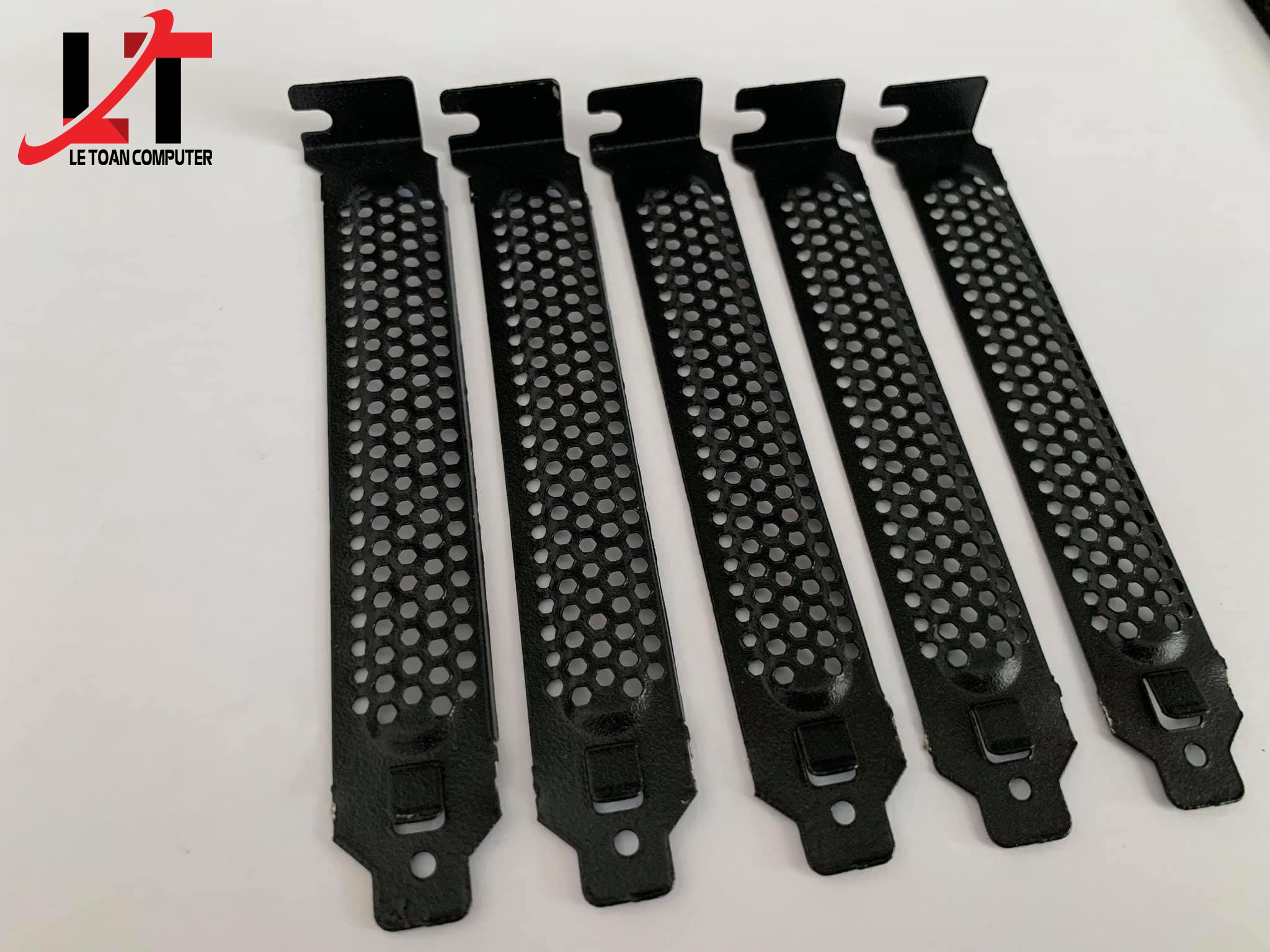 Thanh chắn khe PCI máy tính để bàn sắt sơn tĩnh điện màu đen có lỗ