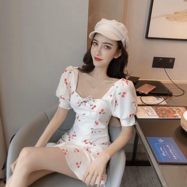 Đầm cherry đỏ mắc cáo
