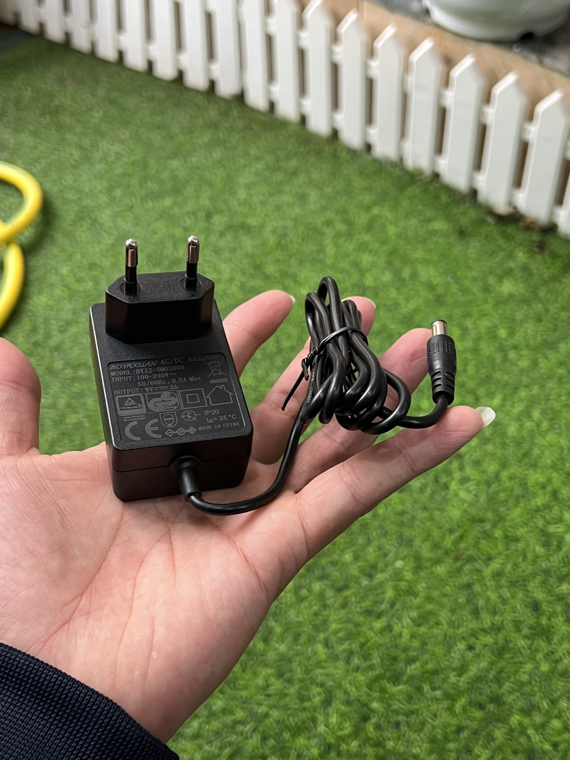 ADAPTER NGUỒN 9V 2A