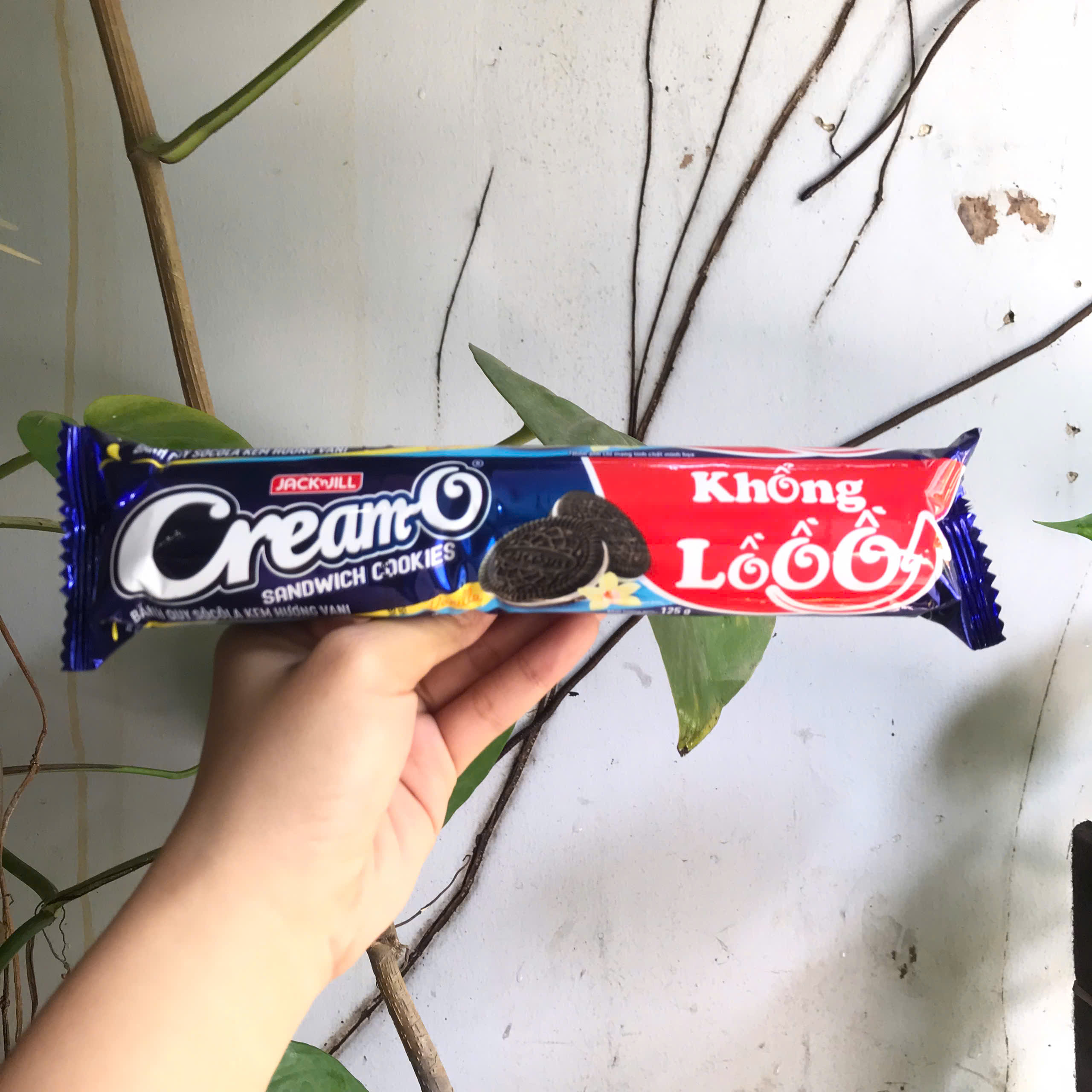 Bánh Quy Cream-O Sôcôla Kem Vani (Cây 125g - Xanh Dương)