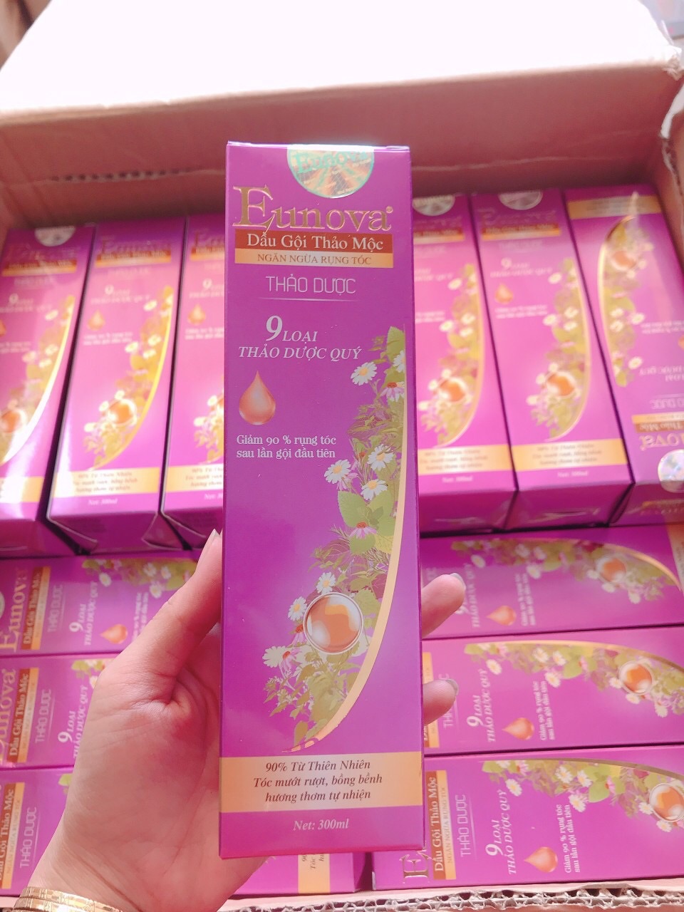 Dầu gội thảo dược EUNOVA hàng công ty