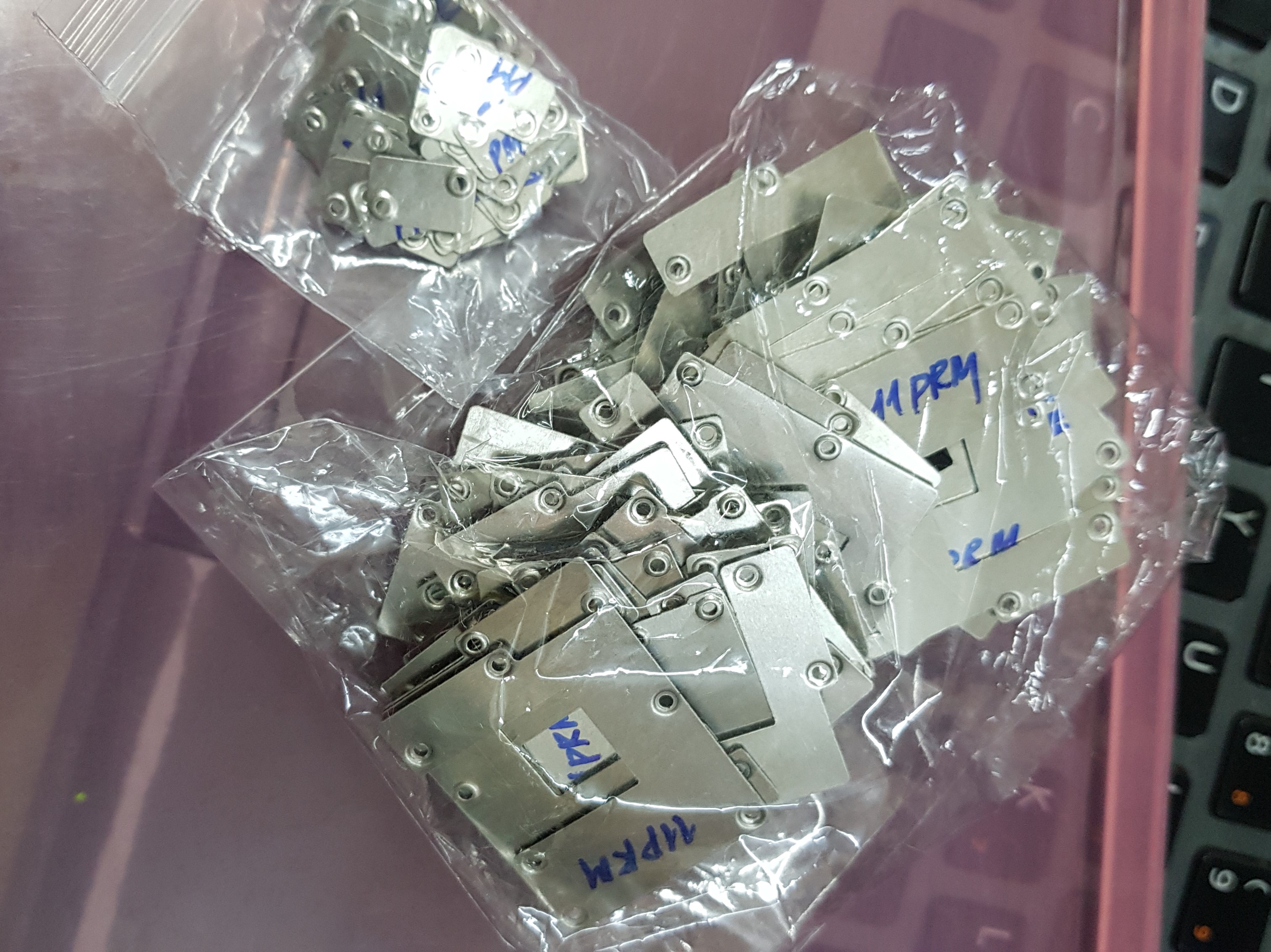 Nẹp (đè cáp) màn và pin iphone đủ mã từ 6G đến 11 pro max
