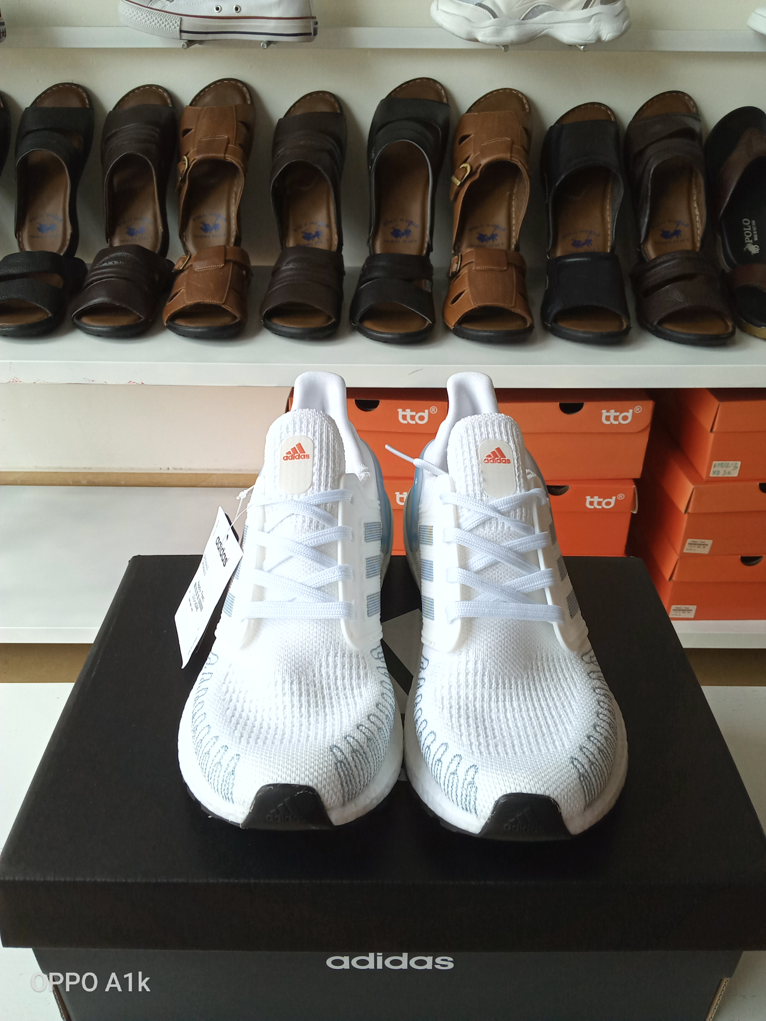 Giày Sneaker Ultraboost 6.0 trắng