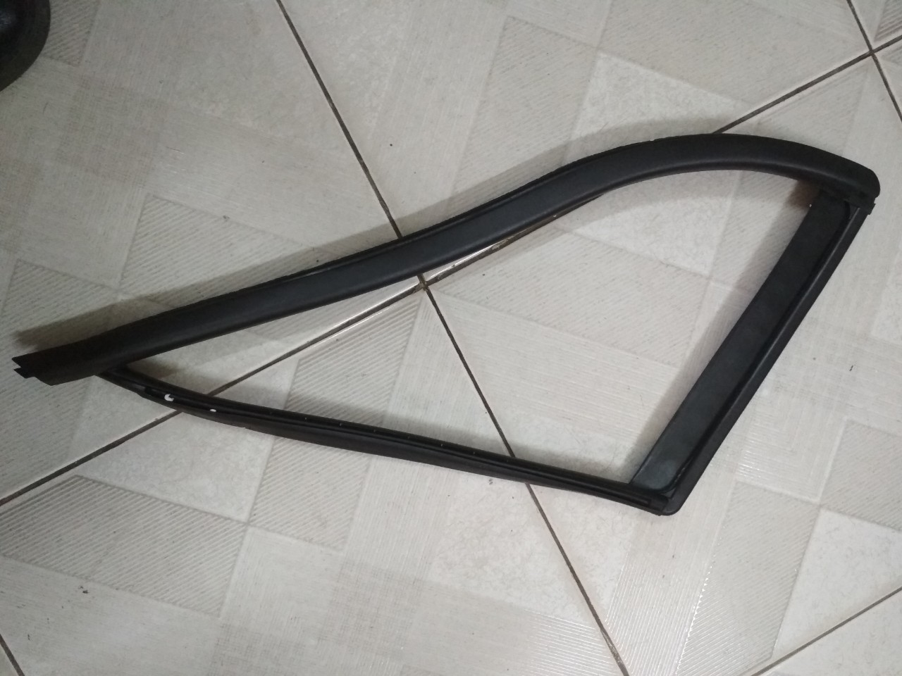 Gioăng kính tam giác trước Chery QQ3 / Daewoo Matiz