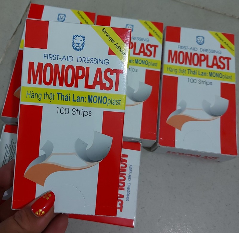 Băng keo cá nhân MONOPLAST - 1 Hộp 100 miếng nhập khẩu