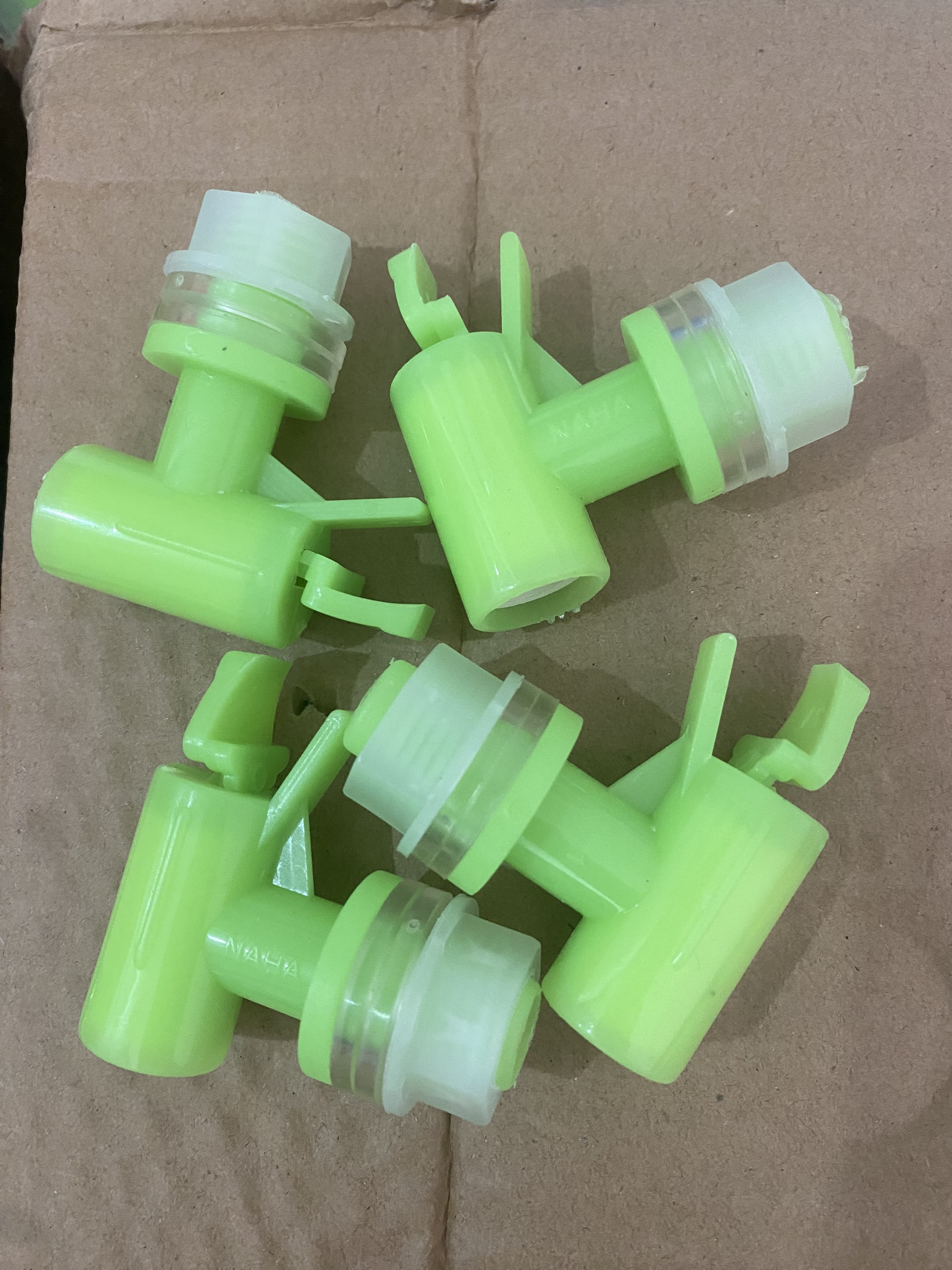 VÒI BÌNH NƯỚC 19L,20L MÀU XANH LÁ CÂY (50 CÁI)