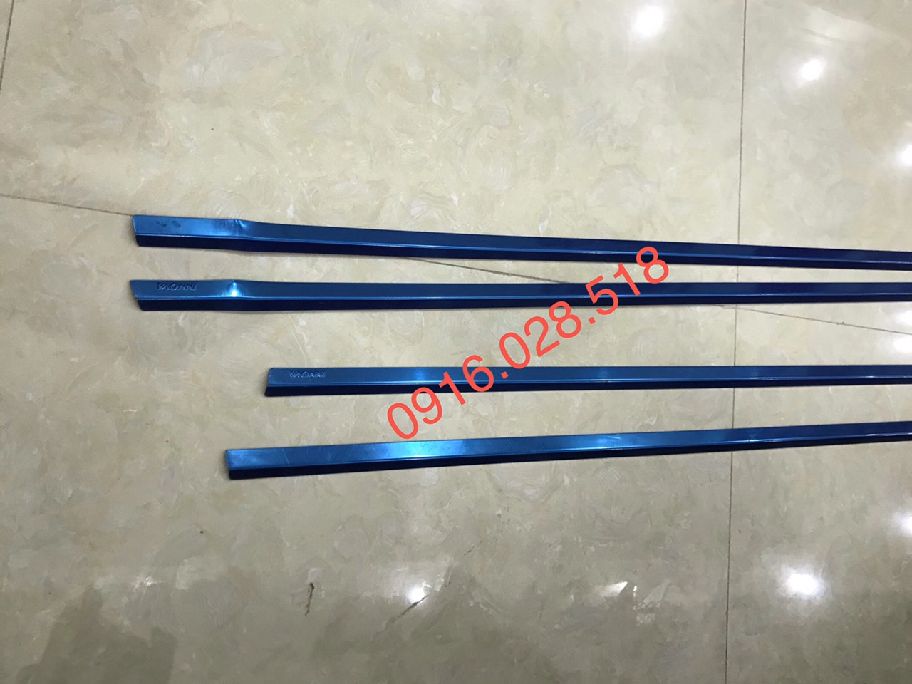 Nẹp inox 4 chân kính Innova 2007-2013