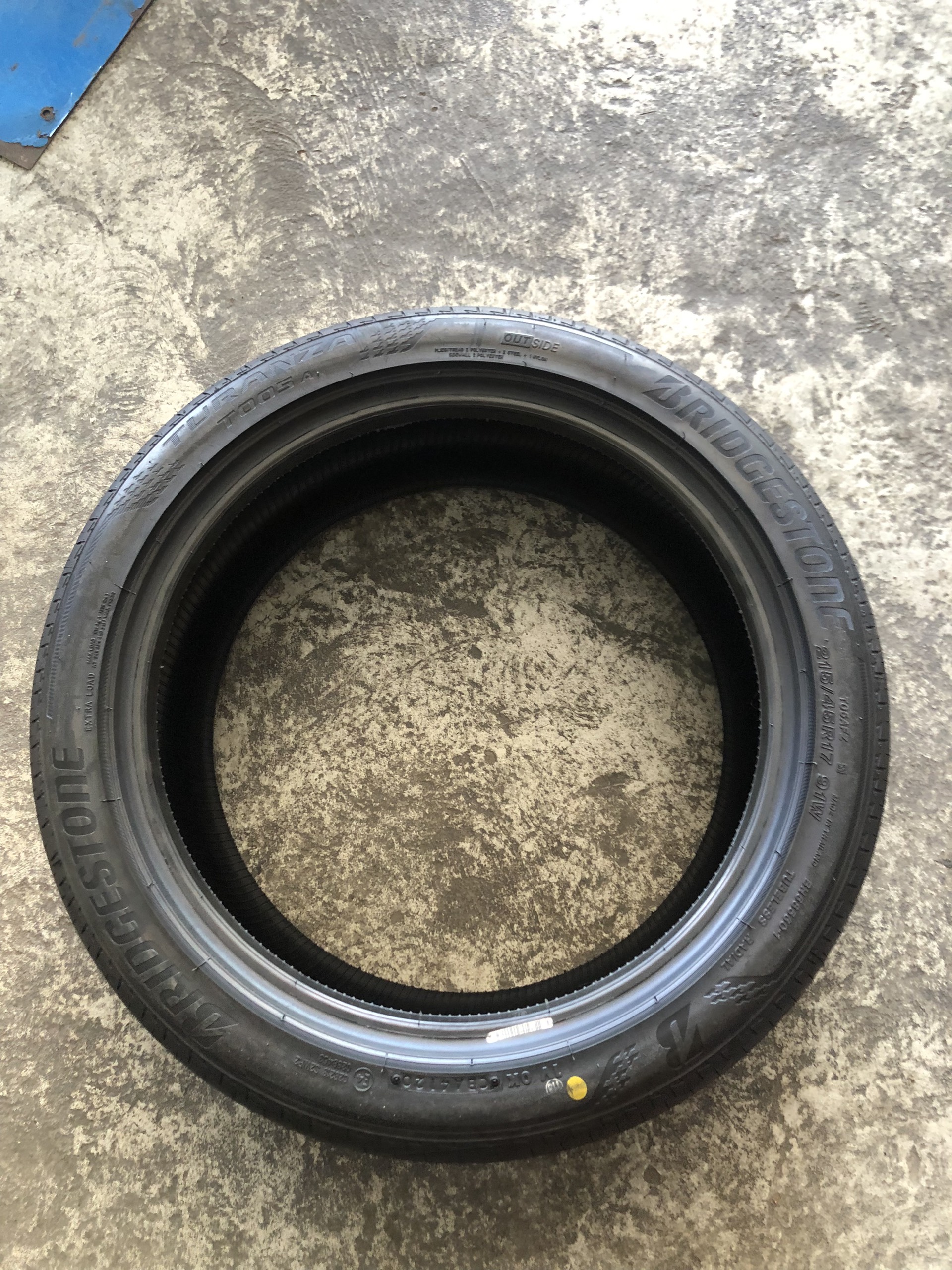 Lốp Bridgestone 215/45R17 T005 date2023