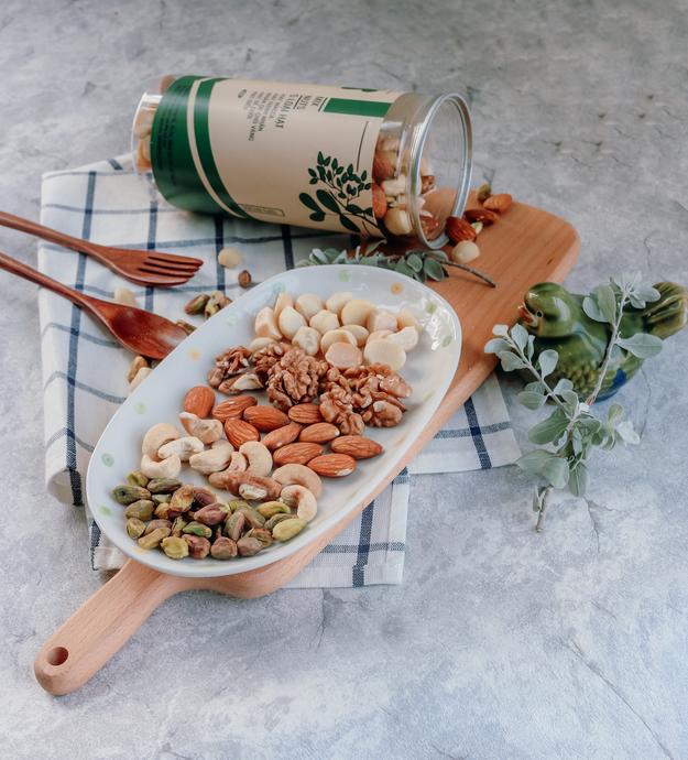 Hạt Mix Nuts 5 Loại (Dẻ Cười + Hạnh Nhân + Hạt Điều + Óc Chó Vàng + Macca ) - 250g