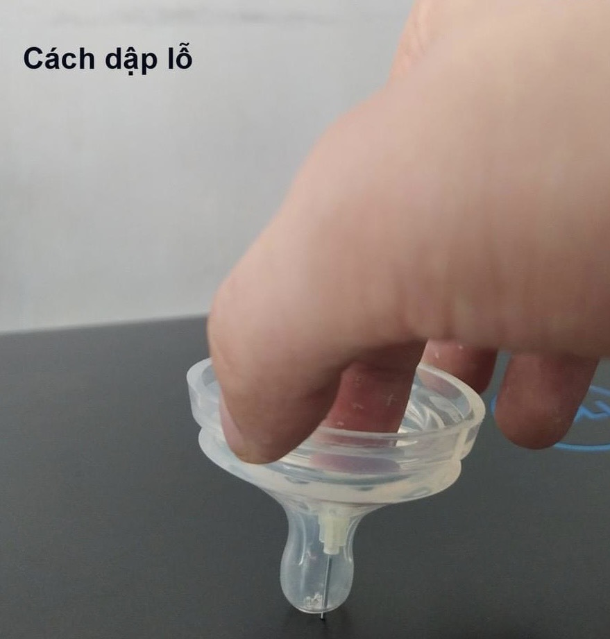 Đục lỗ núm ti - Dập lỗ núm ti tăng size cho bé