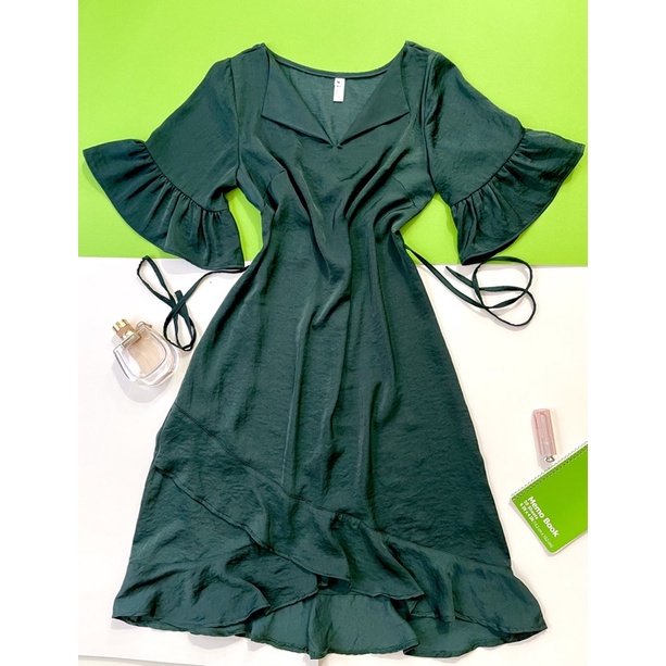 Đầm lụa tay loe cổ V  có dây cột eo Infashion